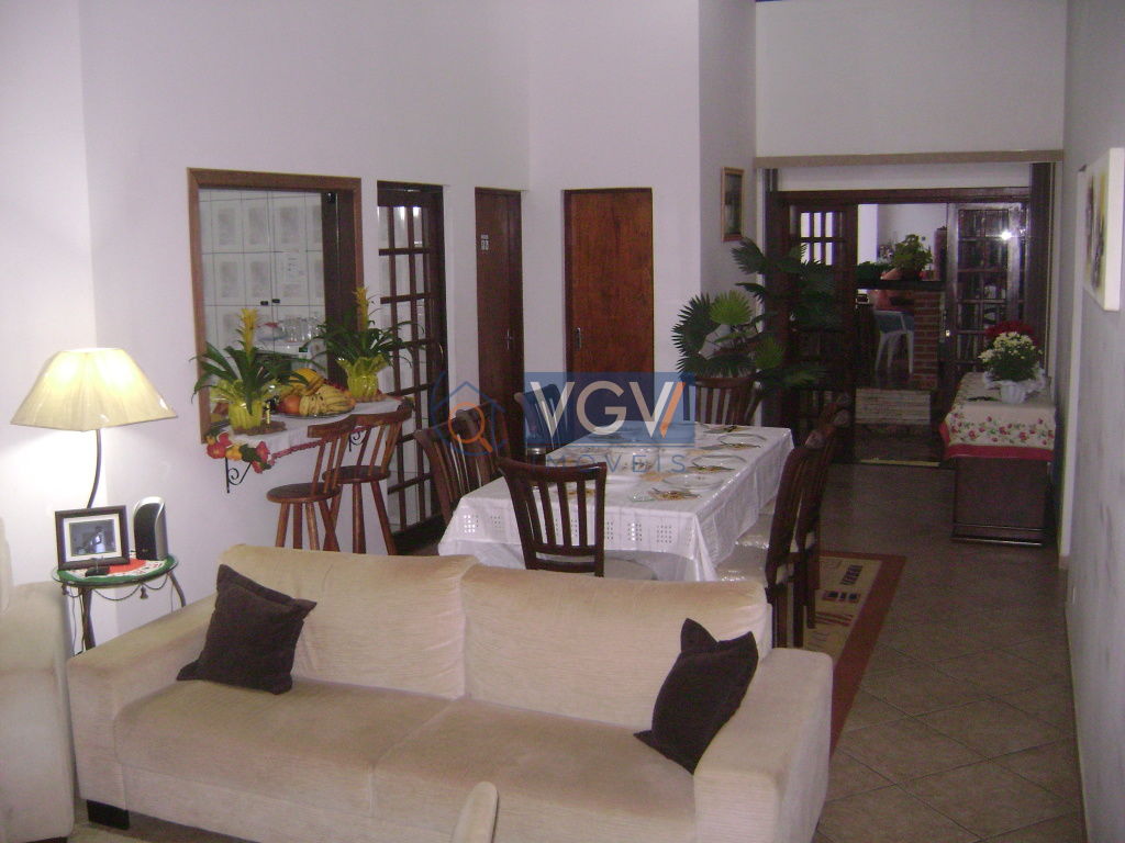 Casa à venda com 4 quartos, 220m² - Foto 15