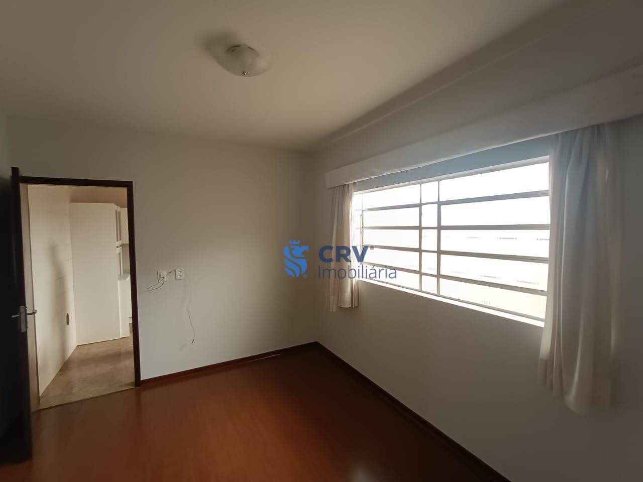 Casa para alugar com 3 quartos, 240m² - Foto 13