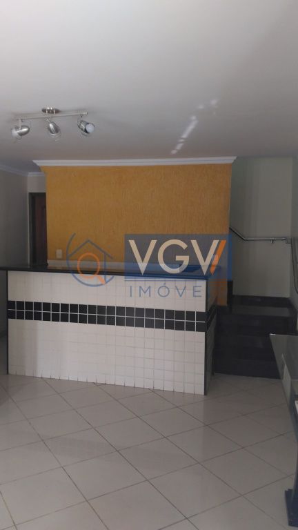 Casa à venda e aluguel com 3 quartos, 140m² - Foto 1