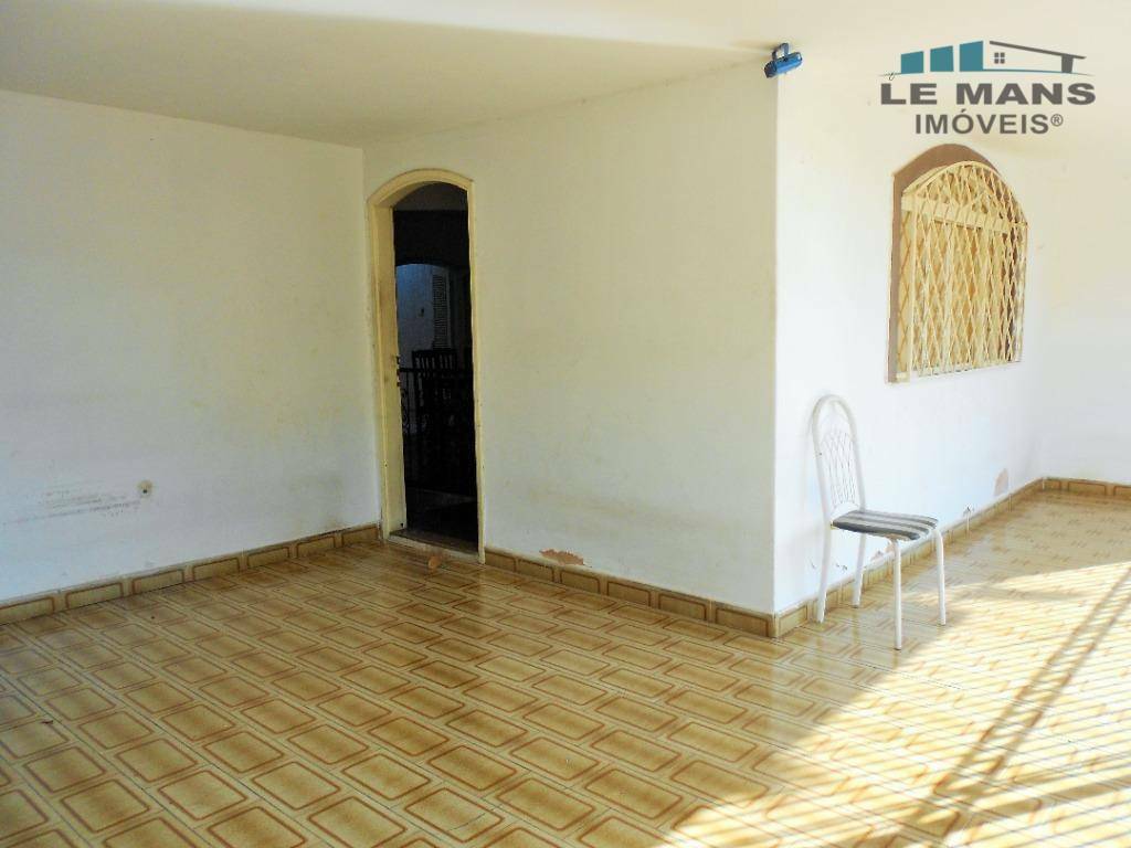 Casa à venda com 3 quartos, 197m² - Foto 2