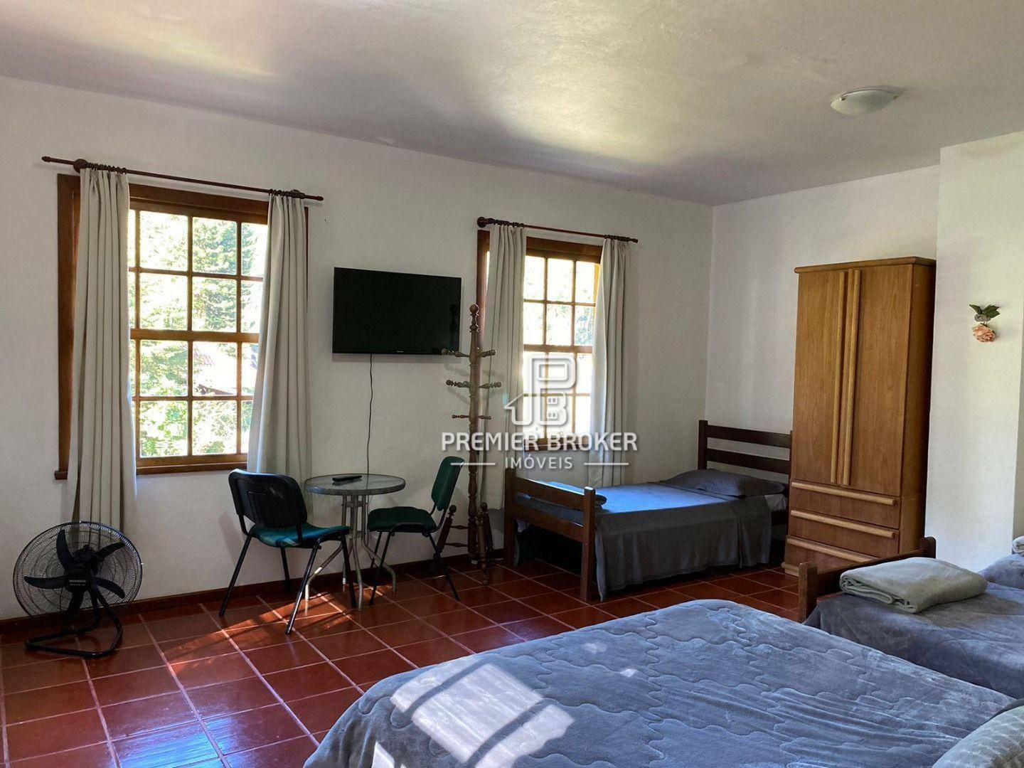 Casa à venda com 9 quartos, 400m² - Foto 52