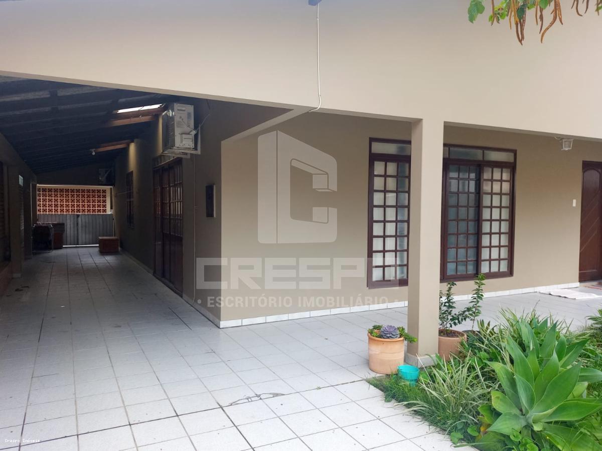 Casa à venda com 4 quartos, 204m² - Foto 1