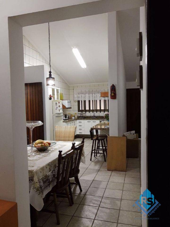 Casa à venda com 2 quartos, 160m² - Foto 8