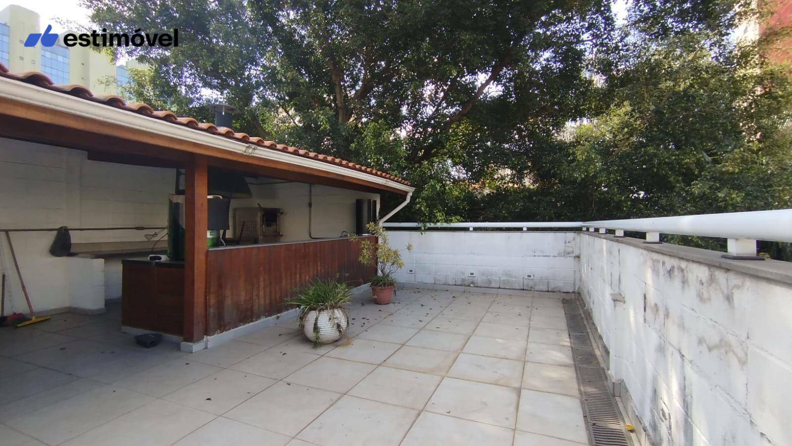 Casa à venda e aluguel, 748m² - Foto 1
