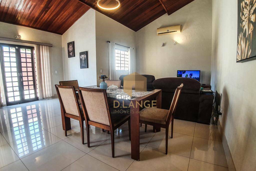 Casa à venda com 3 quartos, 200m² - Foto 1