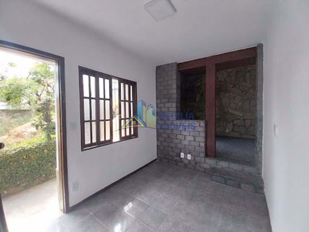 Casa à venda com 2 quartos, 60m² - Foto 1