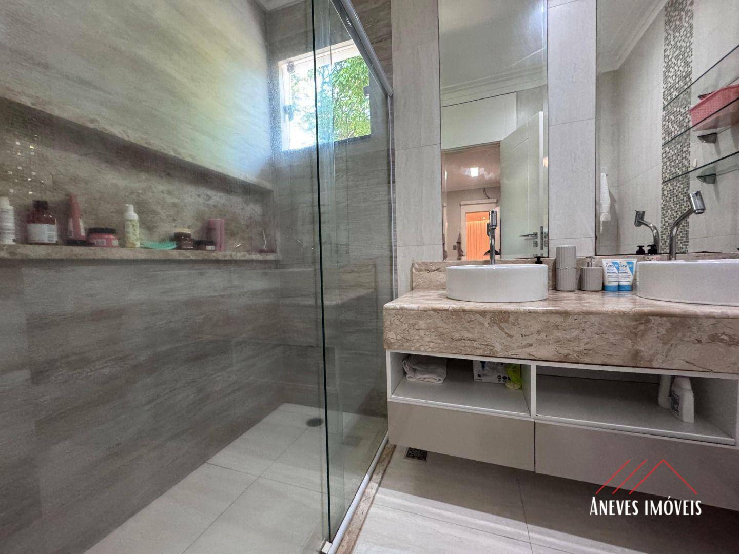 Casa de Condomínio à venda com 6 quartos, 390m² - Foto 24