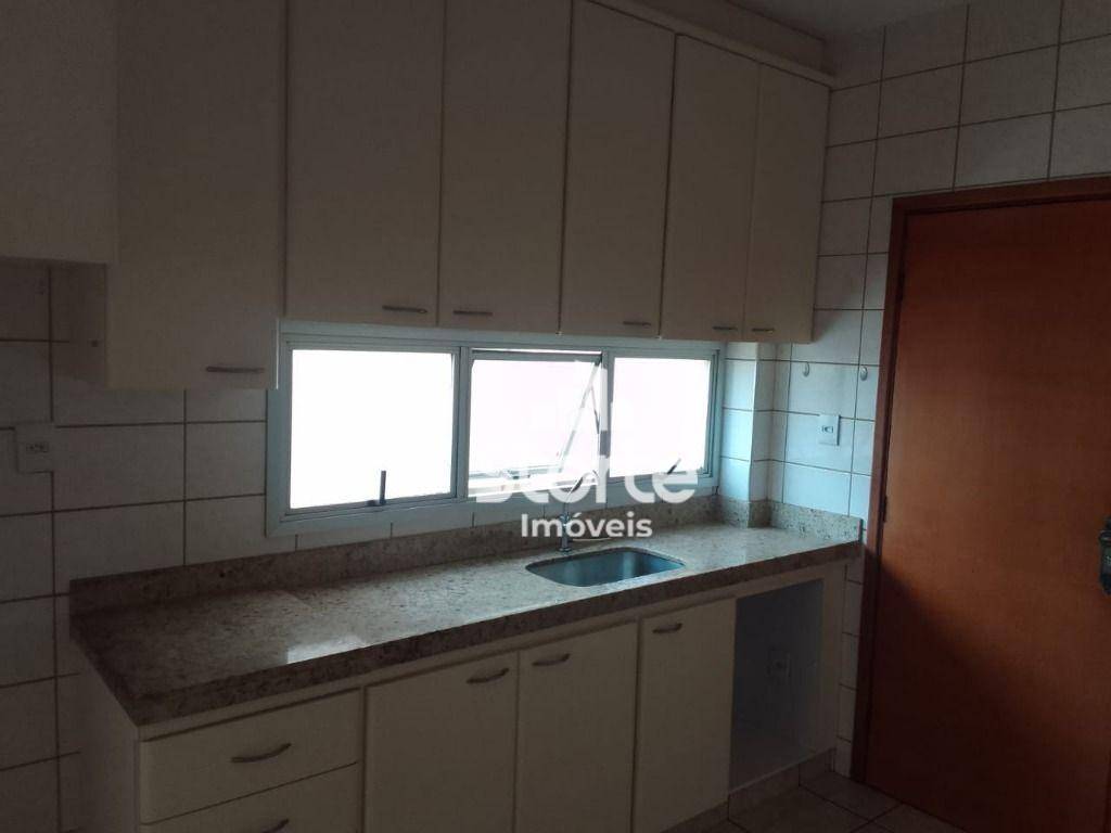 Apartamento para alugar com 3 quartos, 120m² - Foto 4