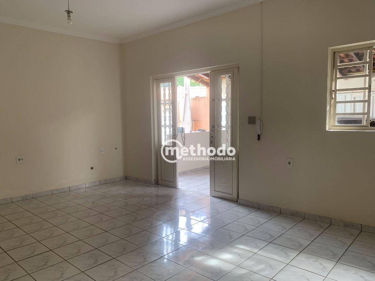 Casa à venda com 3 quartos, 180m² - Foto 1