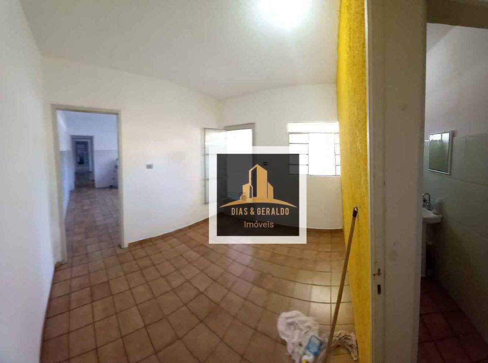 Casa à venda com 2 quartos, 165m² - Foto 2