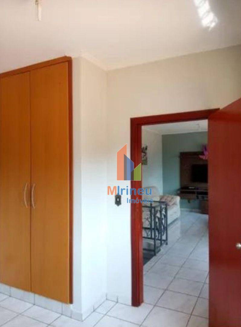 Casa à venda com 3 quartos, 217m² - Foto 9