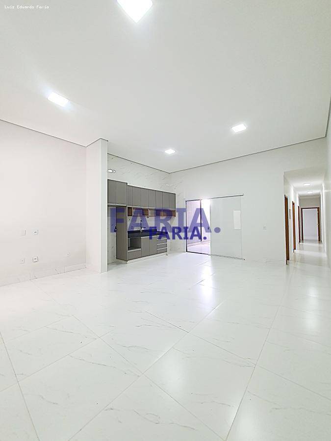 Casa à venda com 3 quartos, 123m² - Foto 3