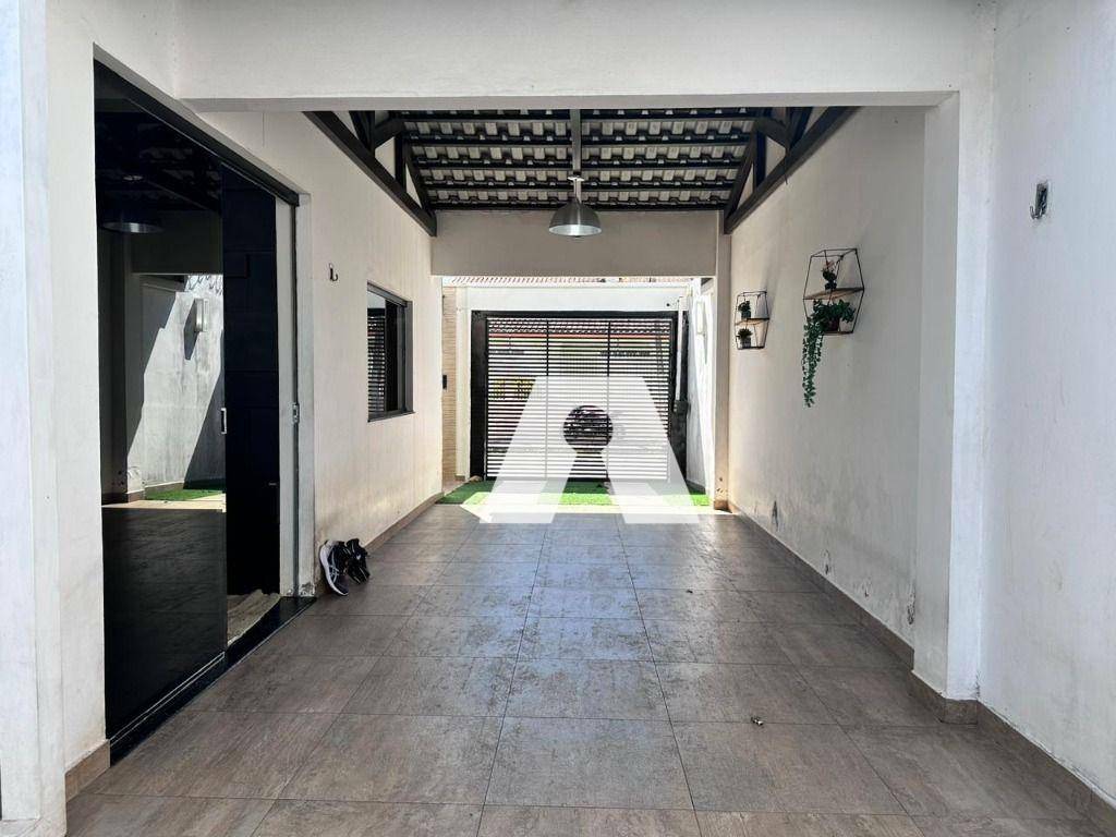 Casa para alugar com 3 quartos, 176m² - Foto 2