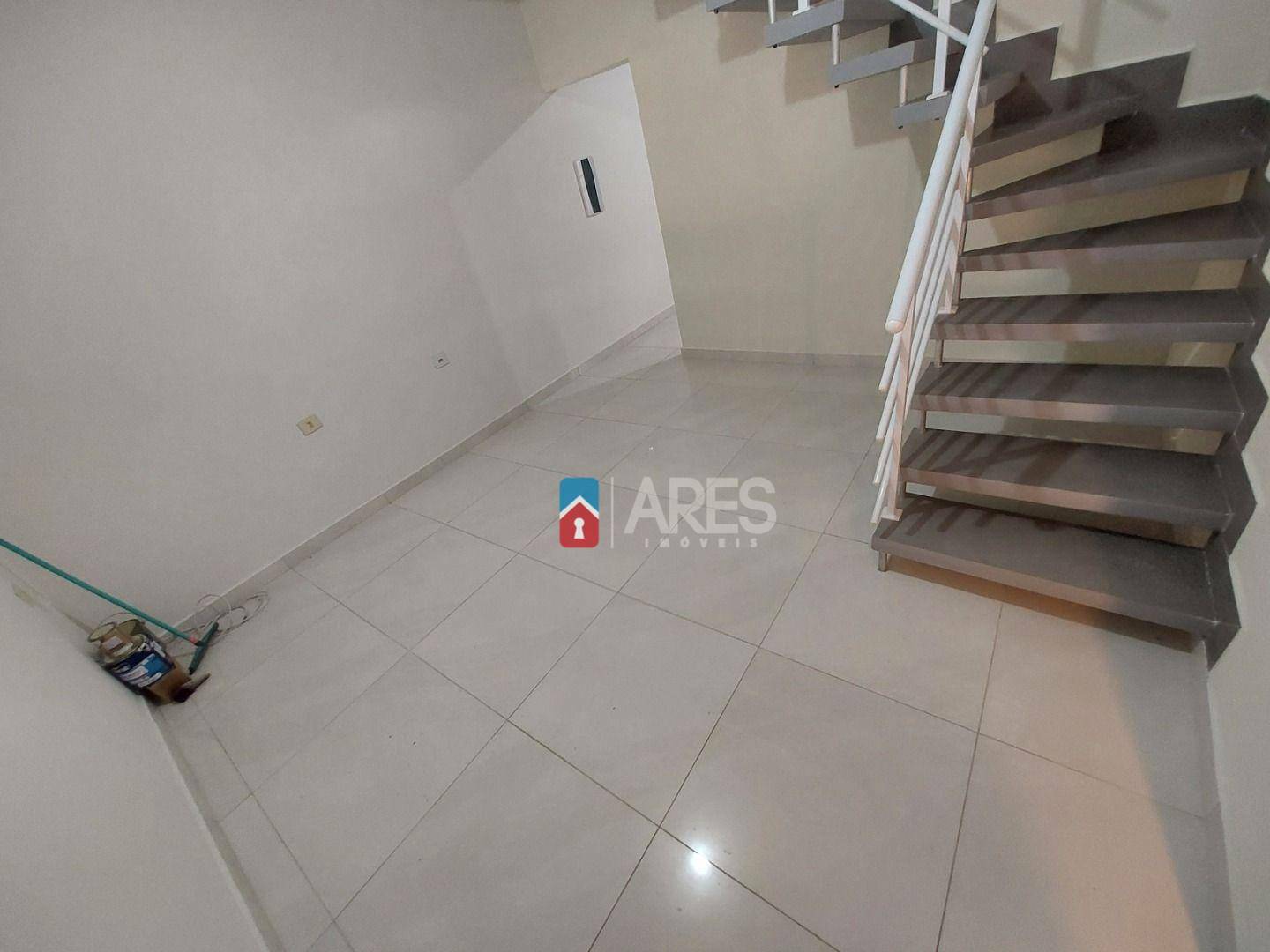 Casa à venda com 4 quartos, 207m² - Foto 1