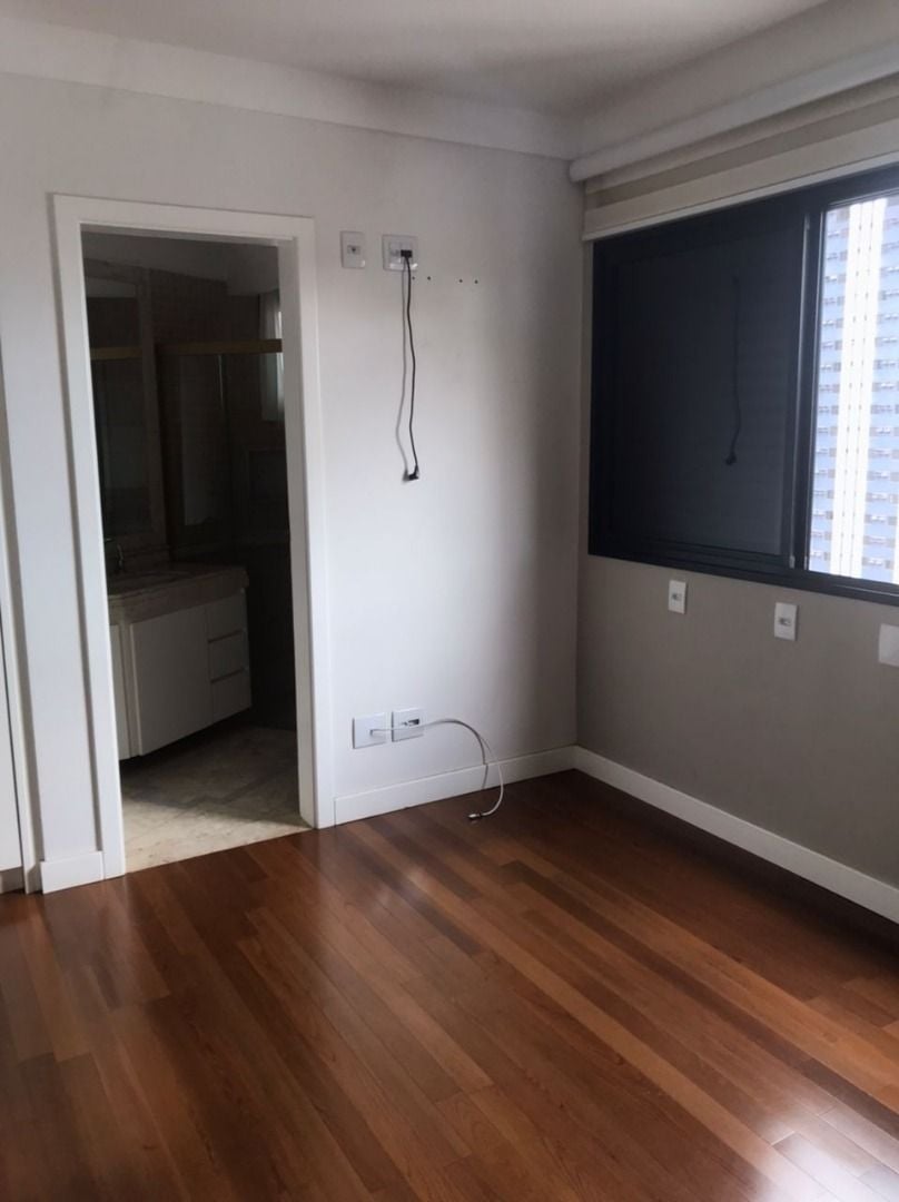 Apartamento para alugar com 4 quartos, 100m² - Foto 12