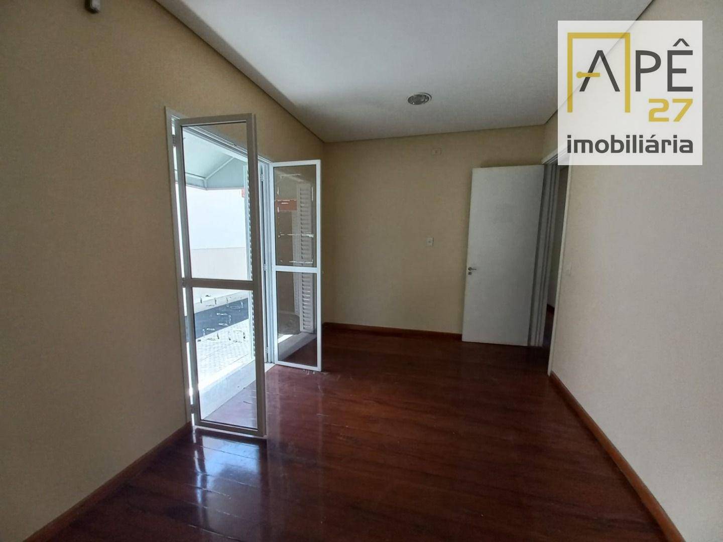 Sobrado à venda e aluguel com 4 quartos, 180m² - Foto 2