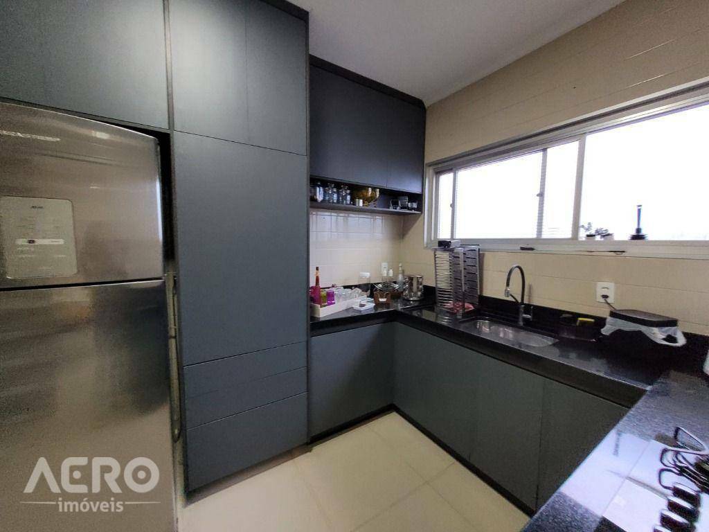 Casa à venda com 3 quartos, 263m² - Foto 12