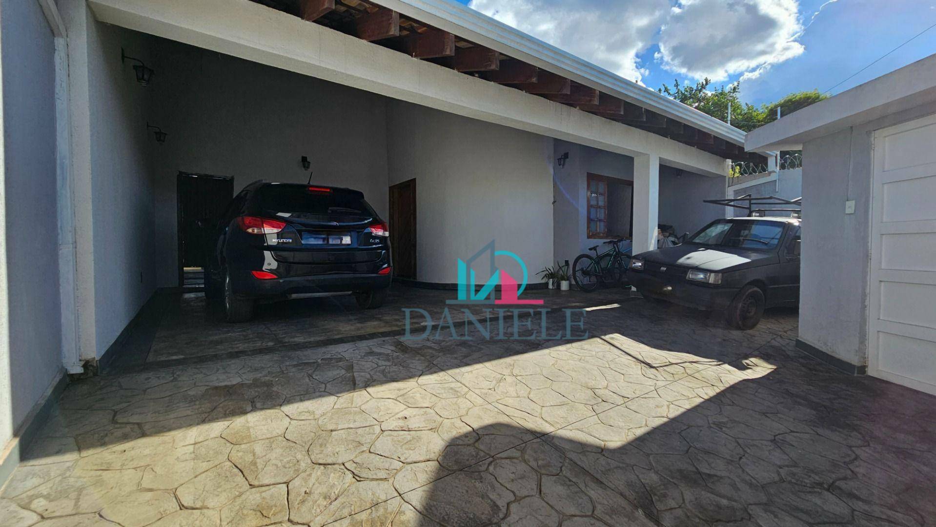 Casa à venda com 3 quartos, 208m² - Foto 2