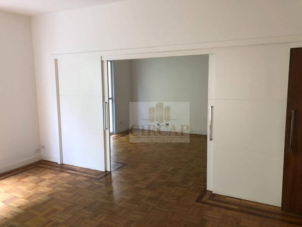 Casa para alugar com 4 quartos, 450m² - Foto 12