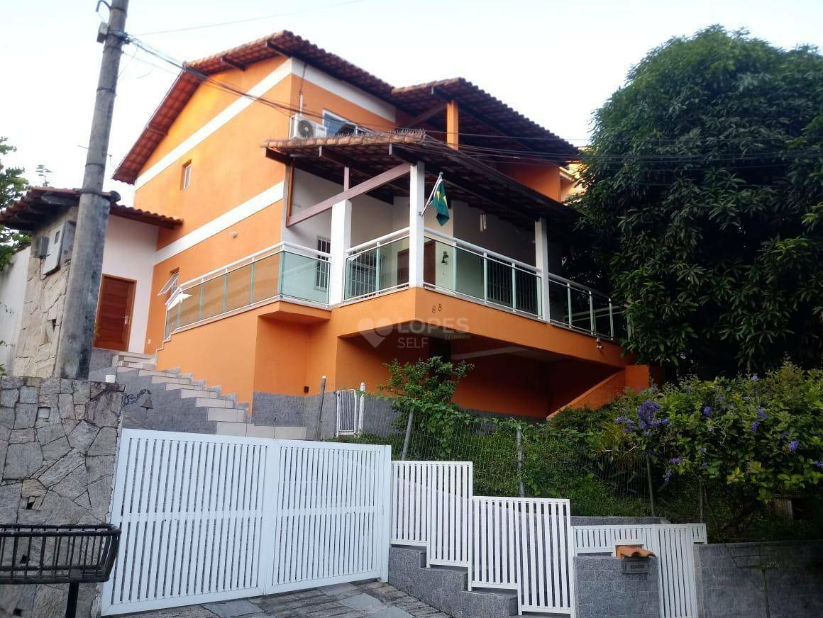 Casa de Condomínio à venda com 4 quartos, 227m² - Foto 2