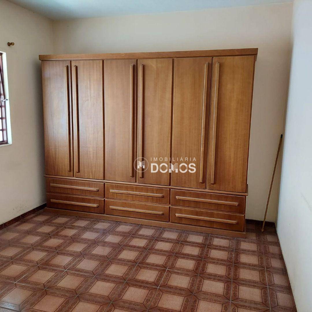 Casa à venda com 4 quartos, 180m² - Foto 11