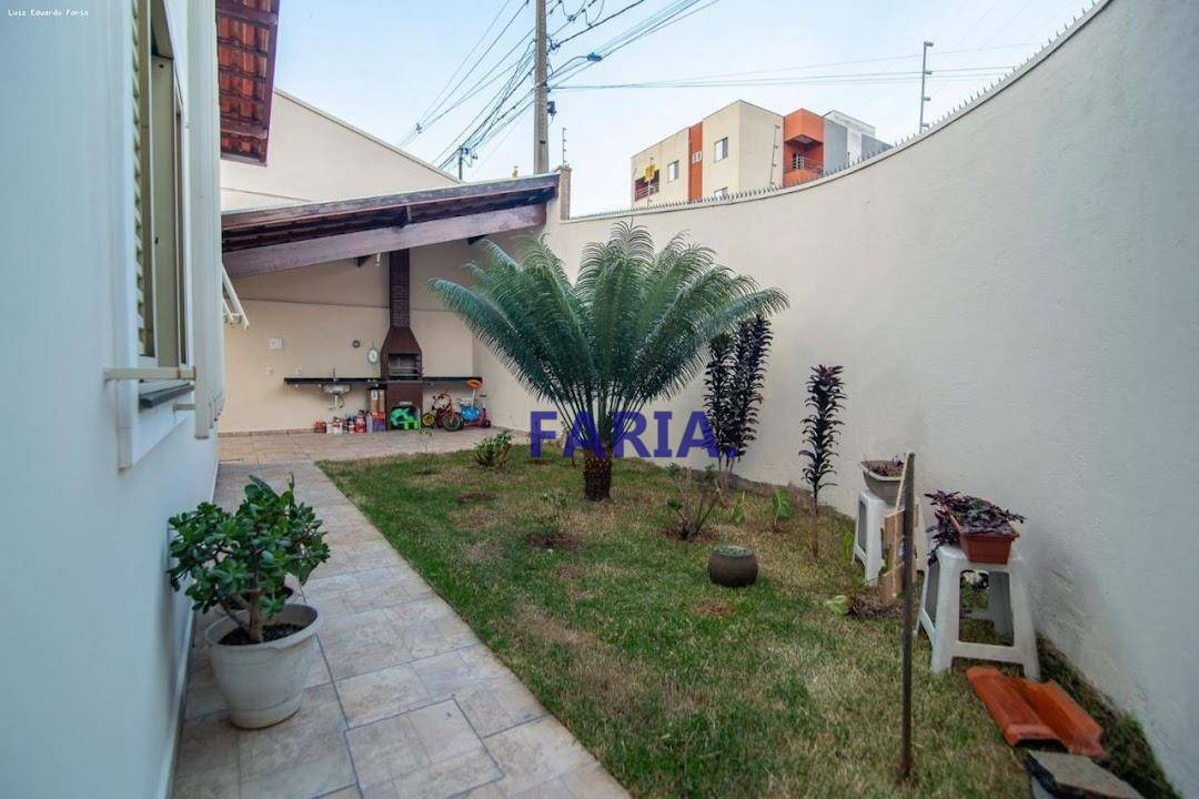 Casa à venda com 3 quartos, 180m² - Foto 13