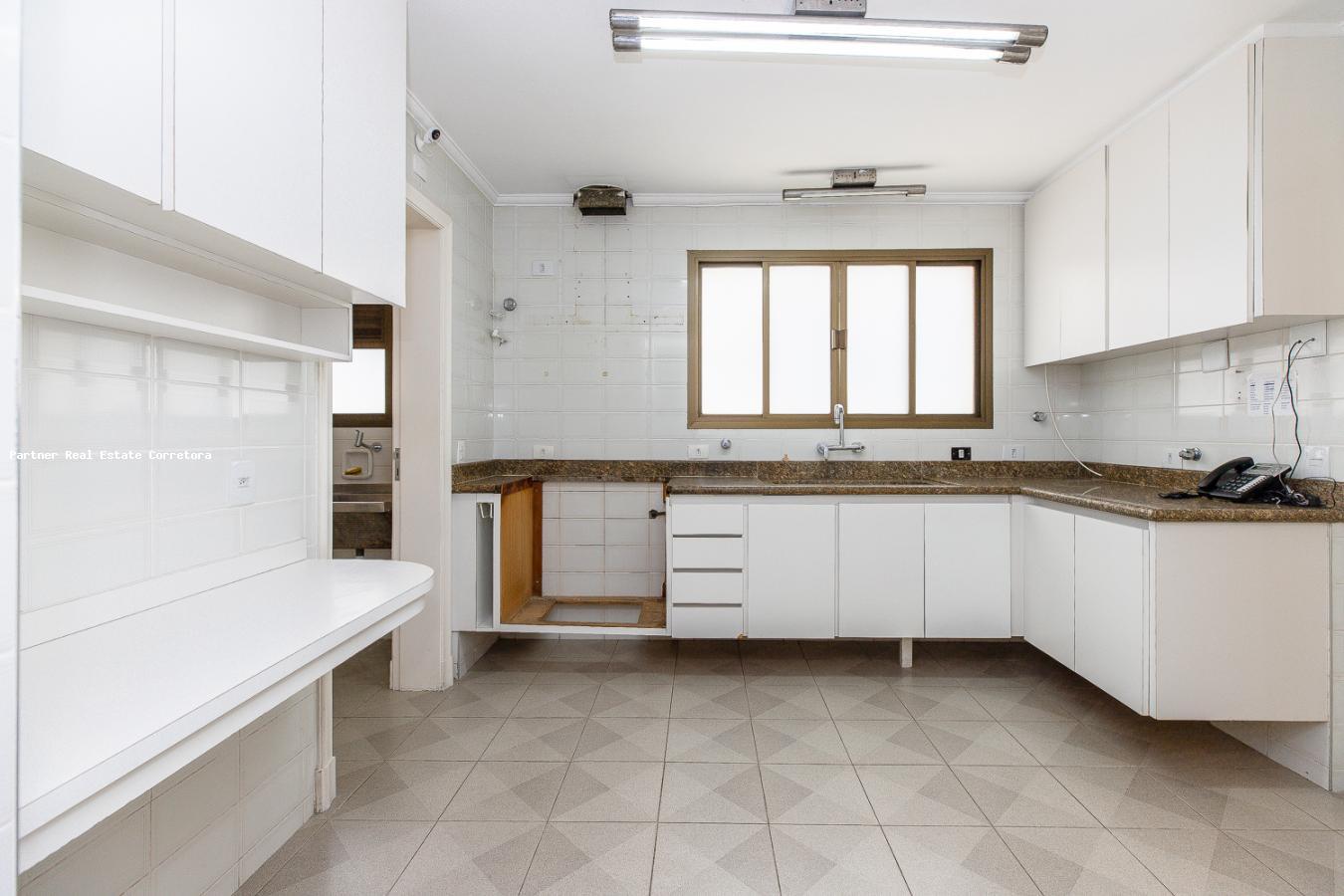 Apartamento à venda com 3 quartos, 203m² - Foto 3