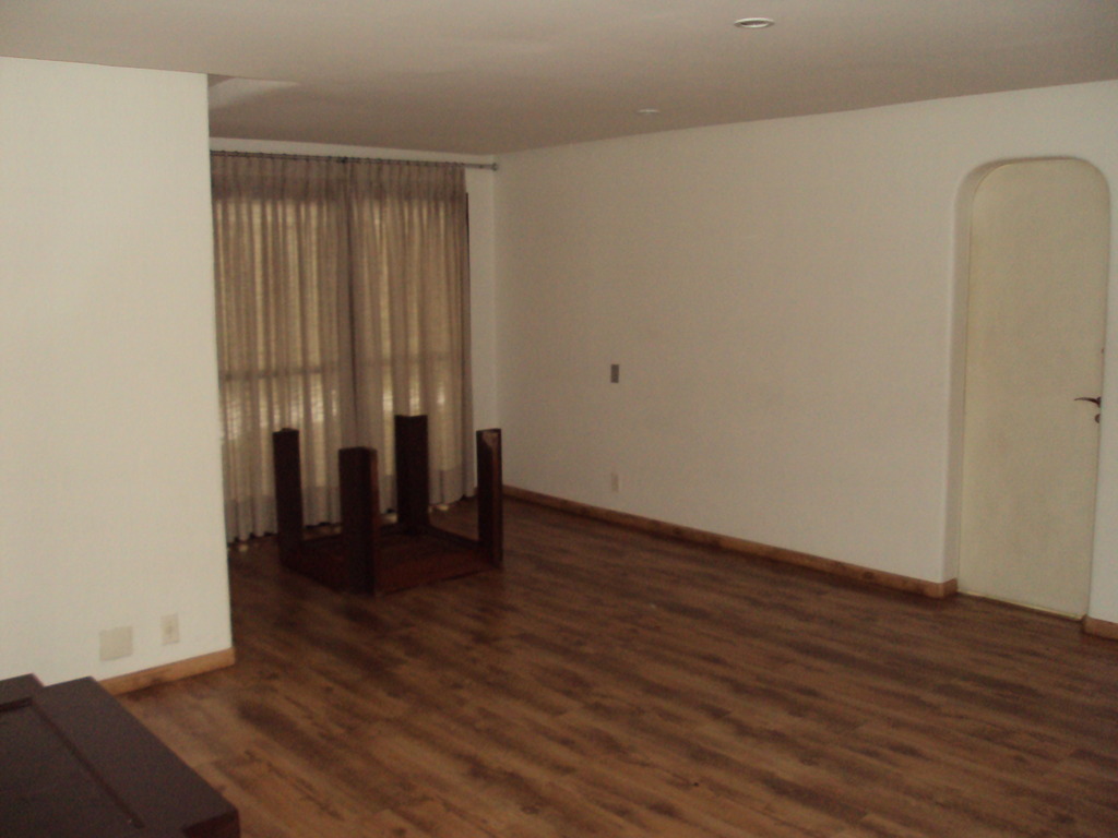 Apartamento à venda com 3 quartos, 160m² - Foto 2