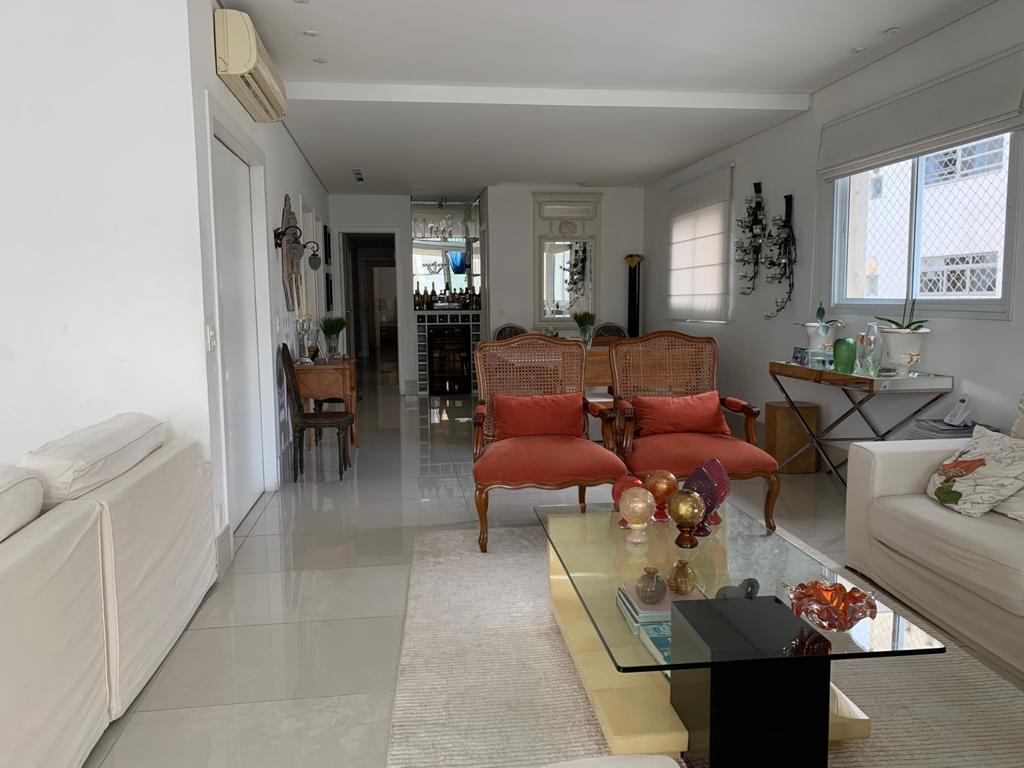 Apartamento à venda com 3 quartos, 200m² - Foto 9