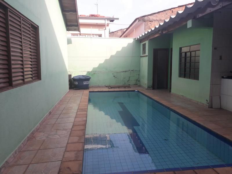 Casa à venda com 3 quartos, 300m² - Foto 1