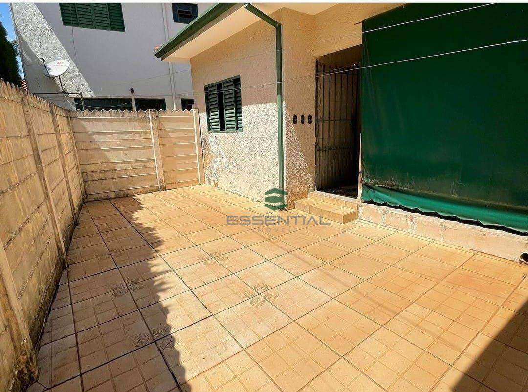 Casa à venda com 3 quartos, 360m² - Foto 1