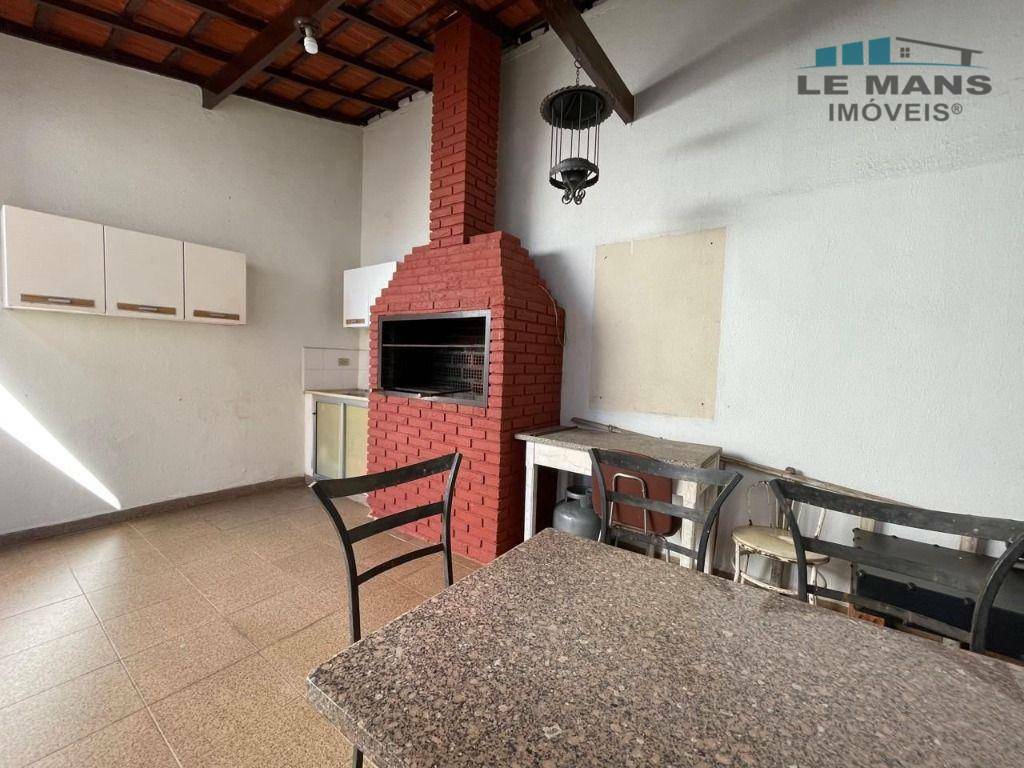 Casa à venda com 3 quartos, 240m² - Foto 19