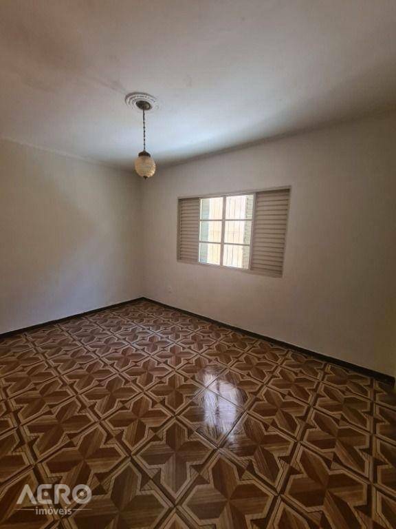 Casa à venda com 3 quartos, 200m² - Foto 8