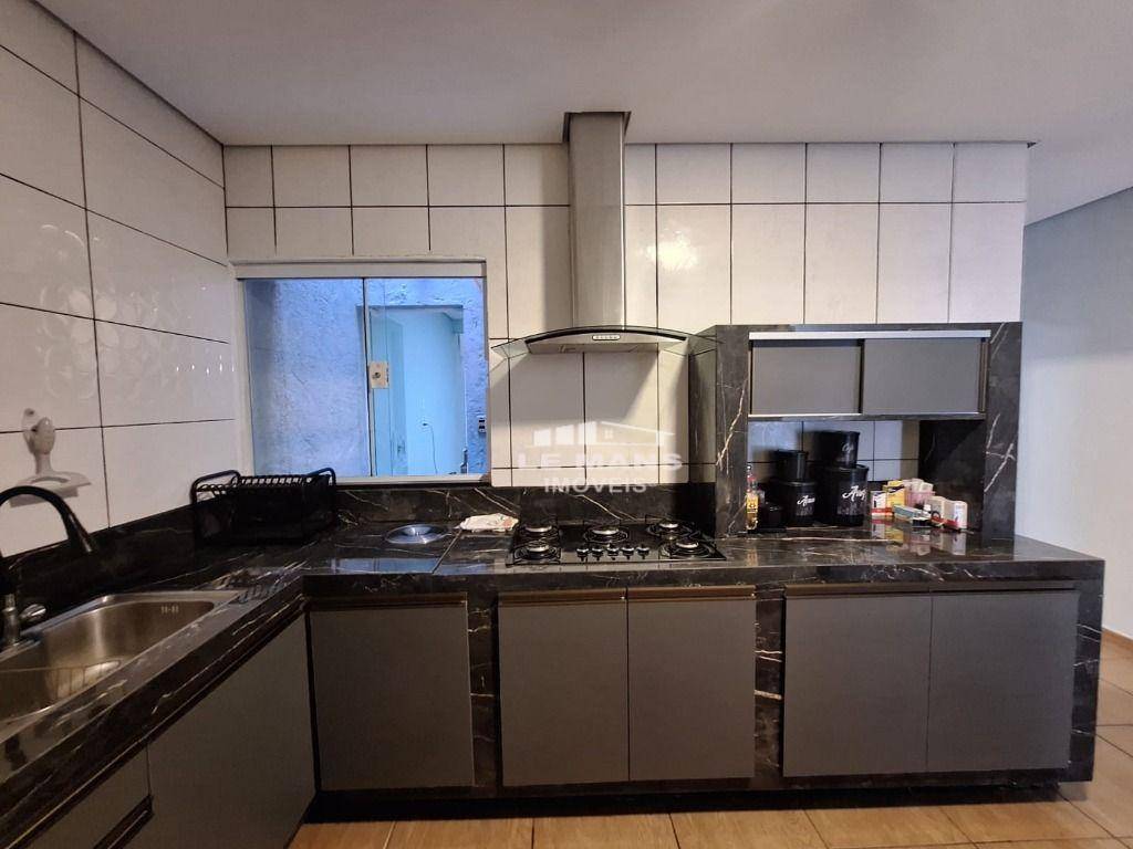 Casa, 4 quartos, 192 m² - Foto 1