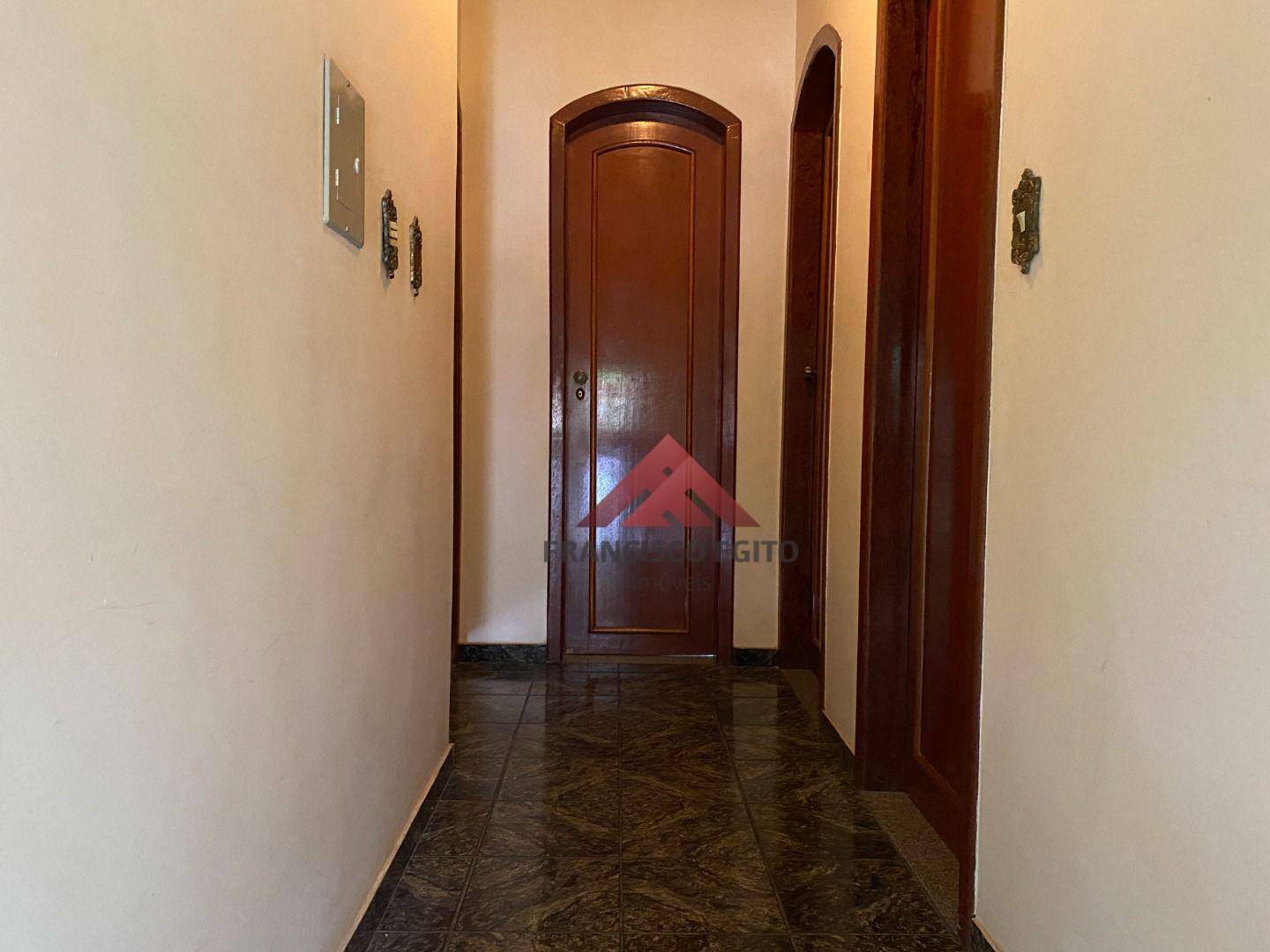 Casa à venda com 4 quartos, 350m² - Foto 14