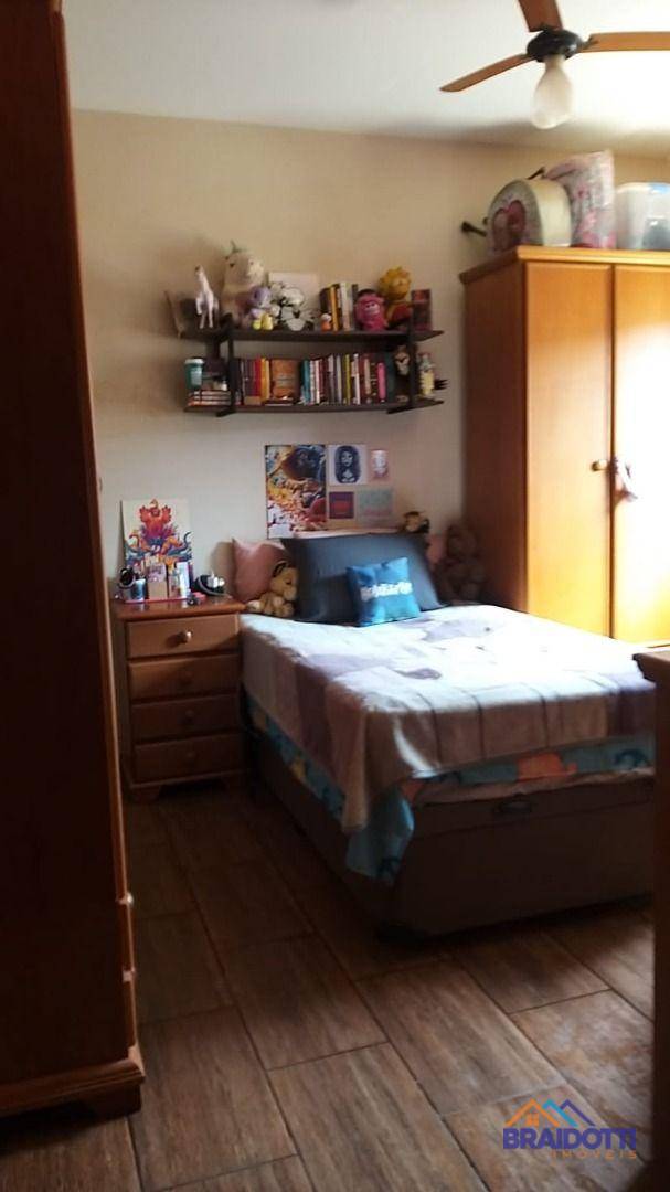 Chácara à venda com 4 quartos, 250m² - Foto 13