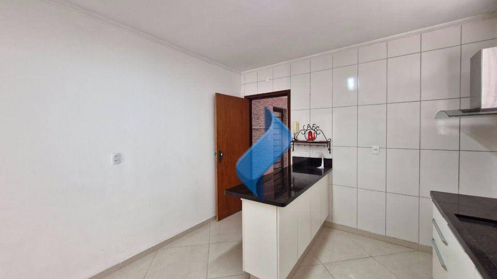 Casa para alugar com 4 quartos, 250m² - Foto 19