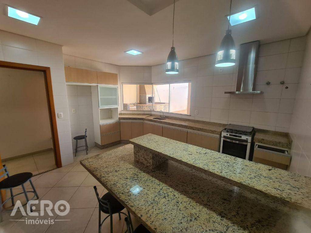 Casa à venda com 3 quartos, 340m² - Foto 33