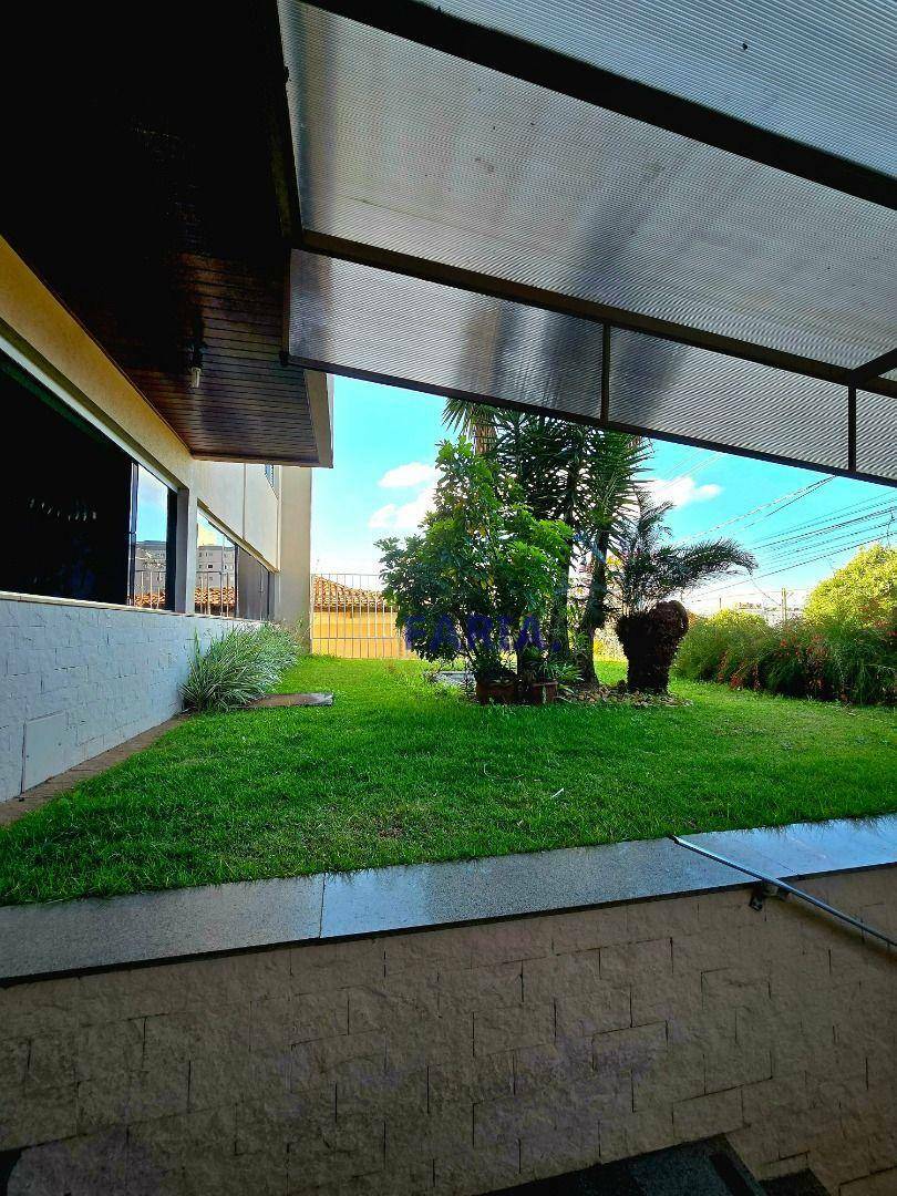 Apartamento à venda com 5 quartos, 211m² - Foto 2