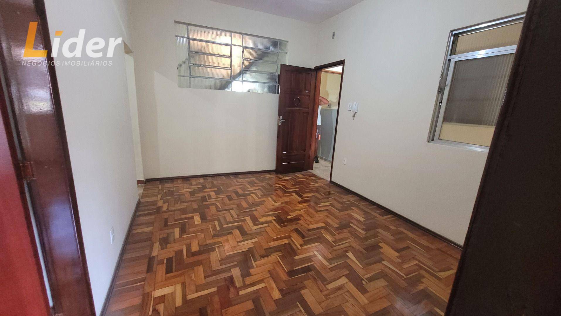 Casa à venda com 2 quartos, 105m² - Foto 2