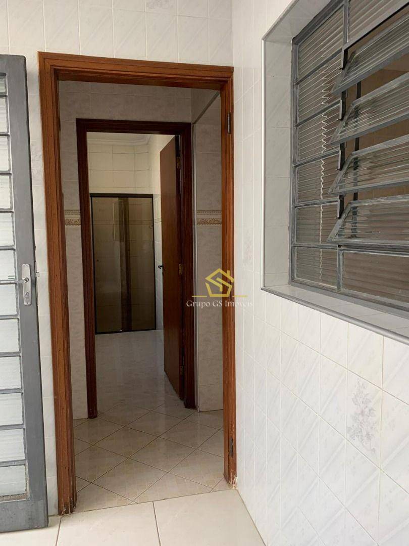 Casa para alugar com 2 quartos, 150m² - Foto 21