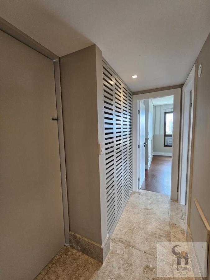 Apartamento à venda com 4 quartos, 211m² - Foto 11