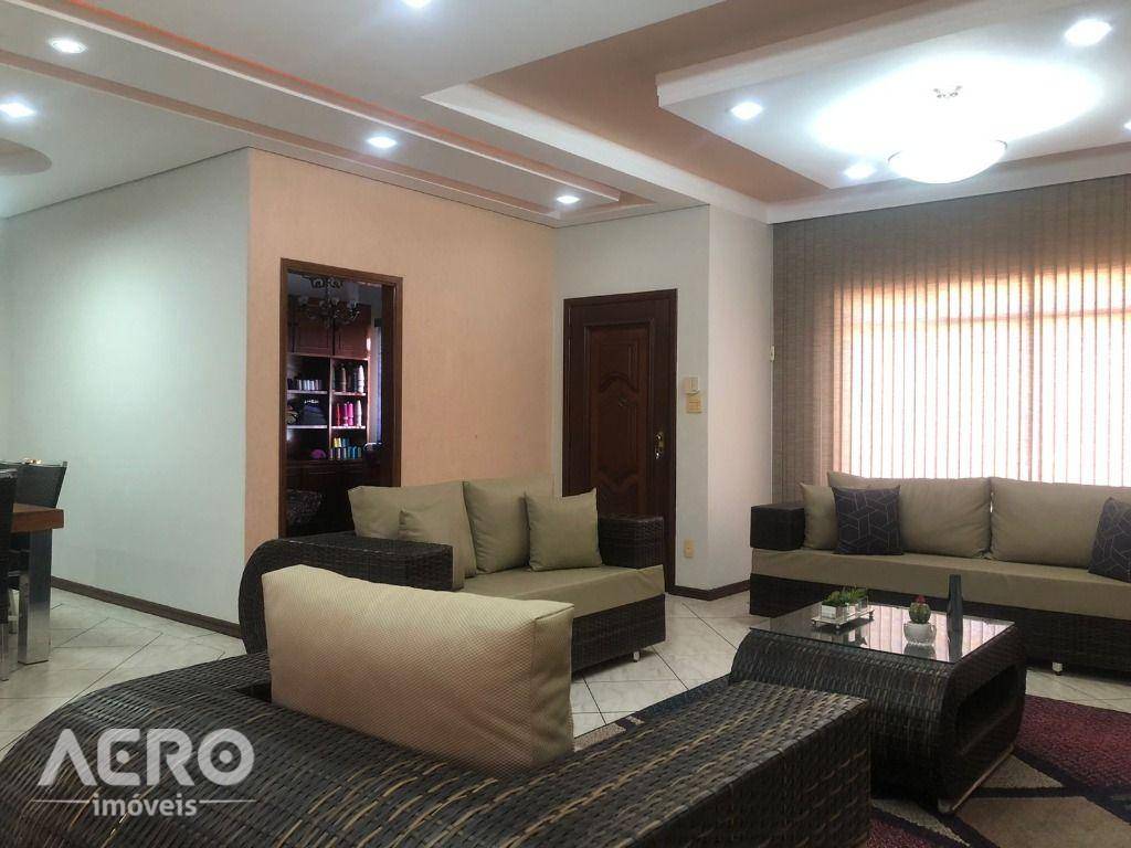 Casa à venda com 3 quartos, 251m² - Foto 4