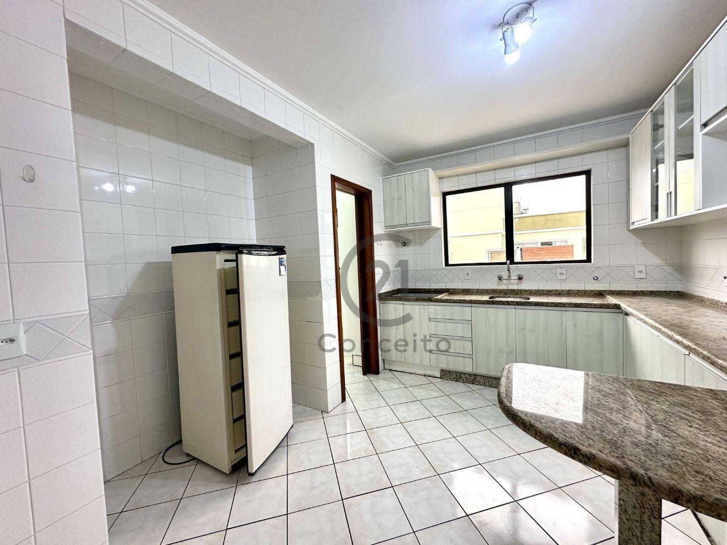 Apartamento à venda com 3 quartos, 212m² - Foto 10