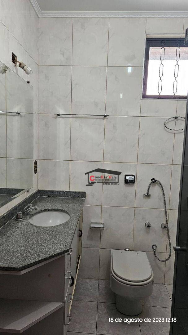 Sobrado à venda com 4 quartos, 200m² - Foto 4