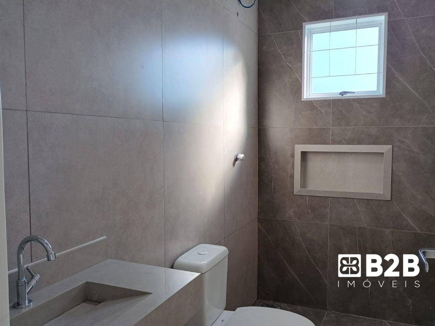 Casa à venda com 2 quartos, 83m² - Foto 1