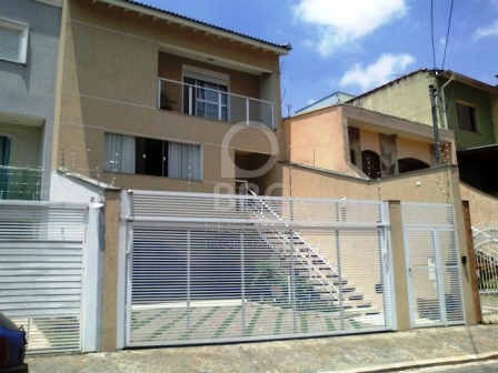 Sobrado à venda com 3 quartos, 327m² - Foto 1