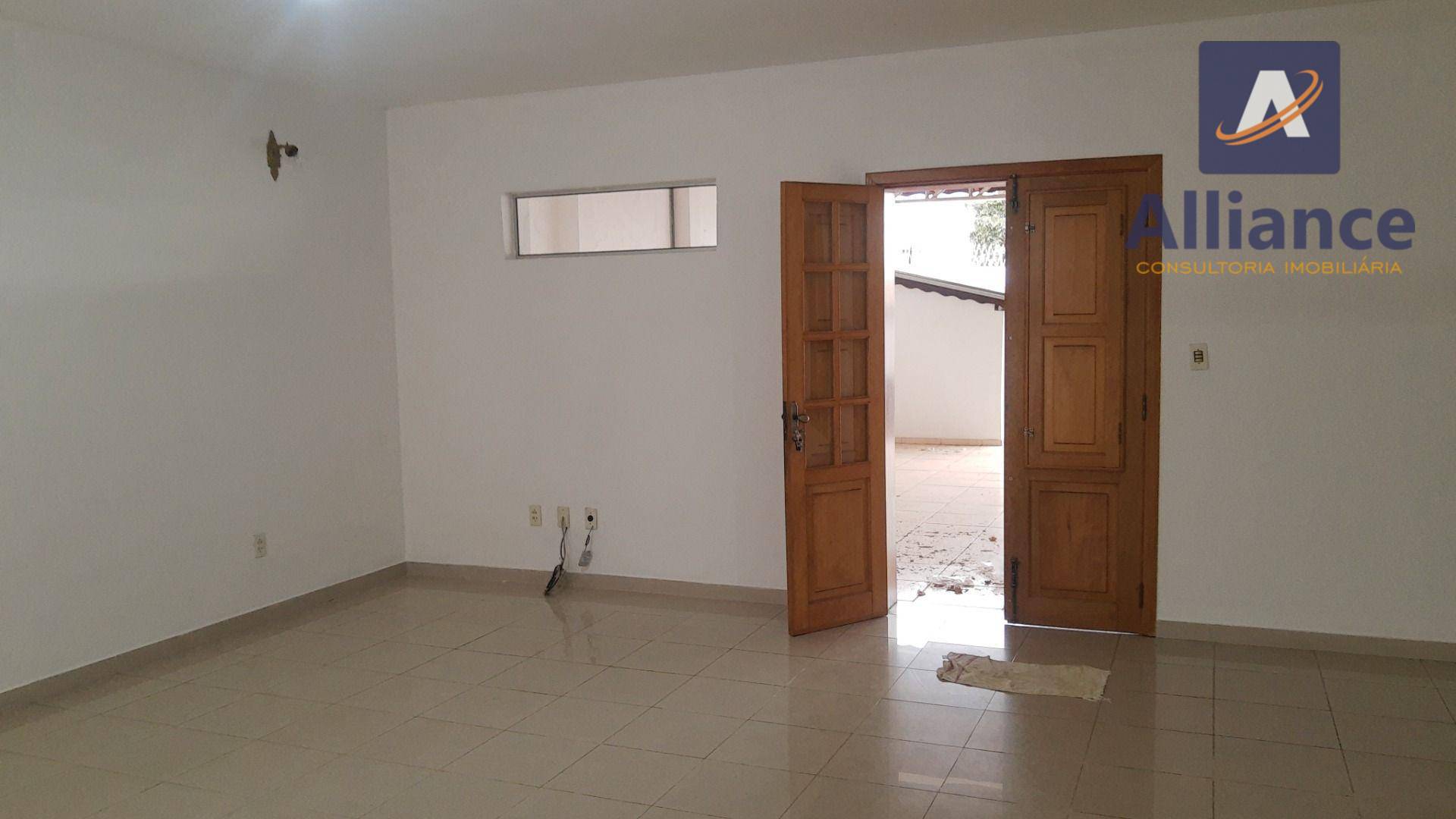 Casa para alugar com 4 quartos, 230m² - Foto 3