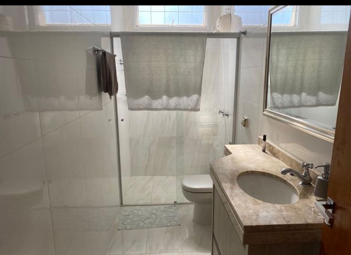 Casa de Condomínio à venda com 3 quartos, 269m² - Foto 1