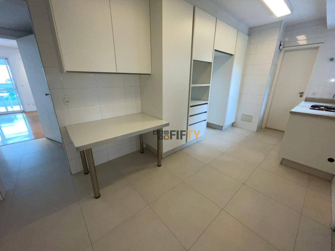 Apartamento para alugar com 3 quartos, 245m² - Foto 6